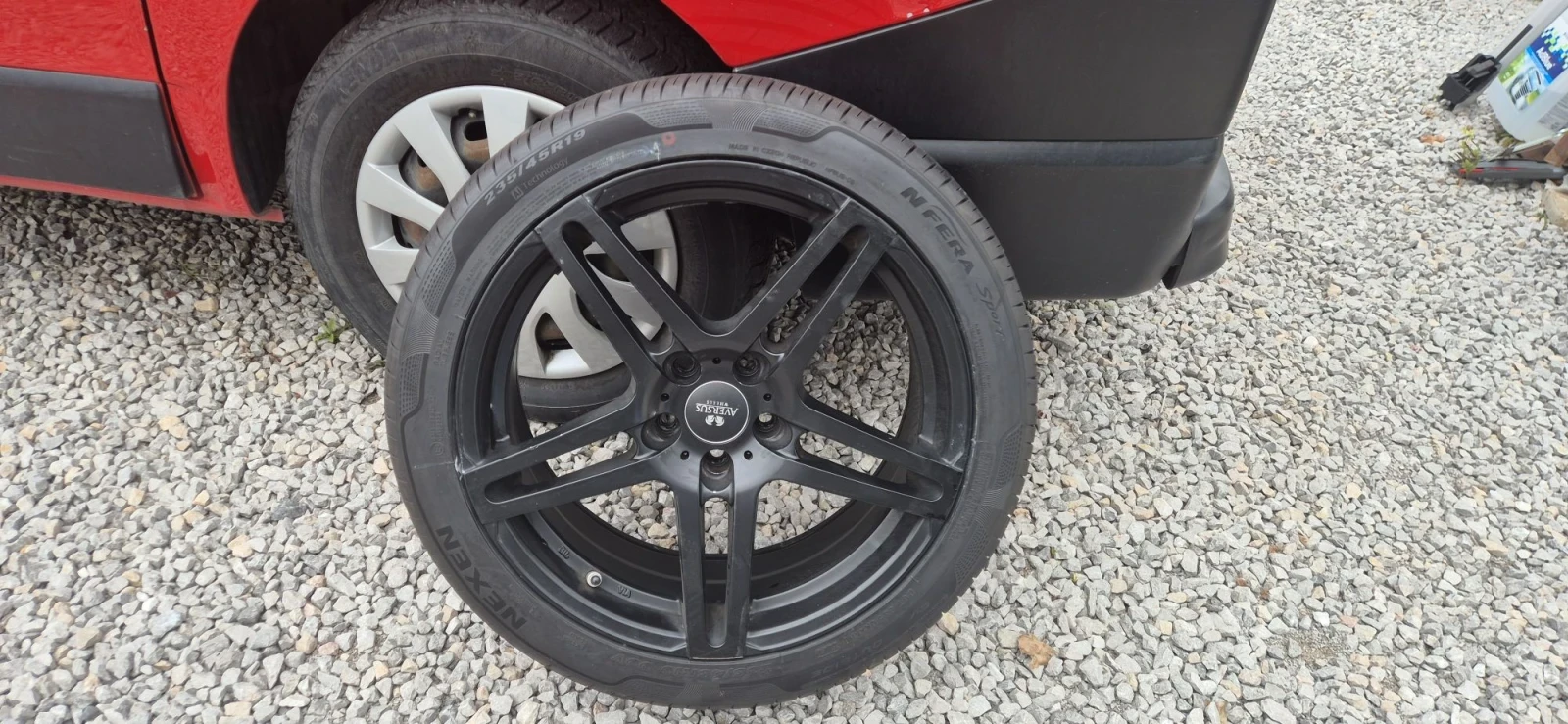 Гуми с джанти Nexen 235/45R19, снимка 2 - Гуми и джанти - 56337890