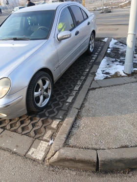 Mercedes-Benz C 220, снимка 2