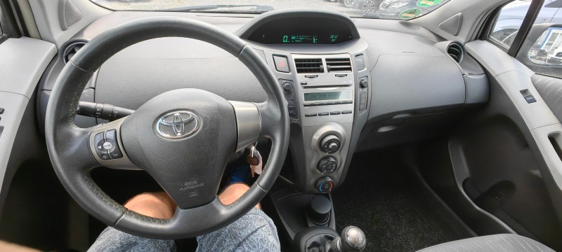 Toyota Yaris 1.3 i face 6 skorosti, снимка 10 - Автомобили и джипове - 45978775