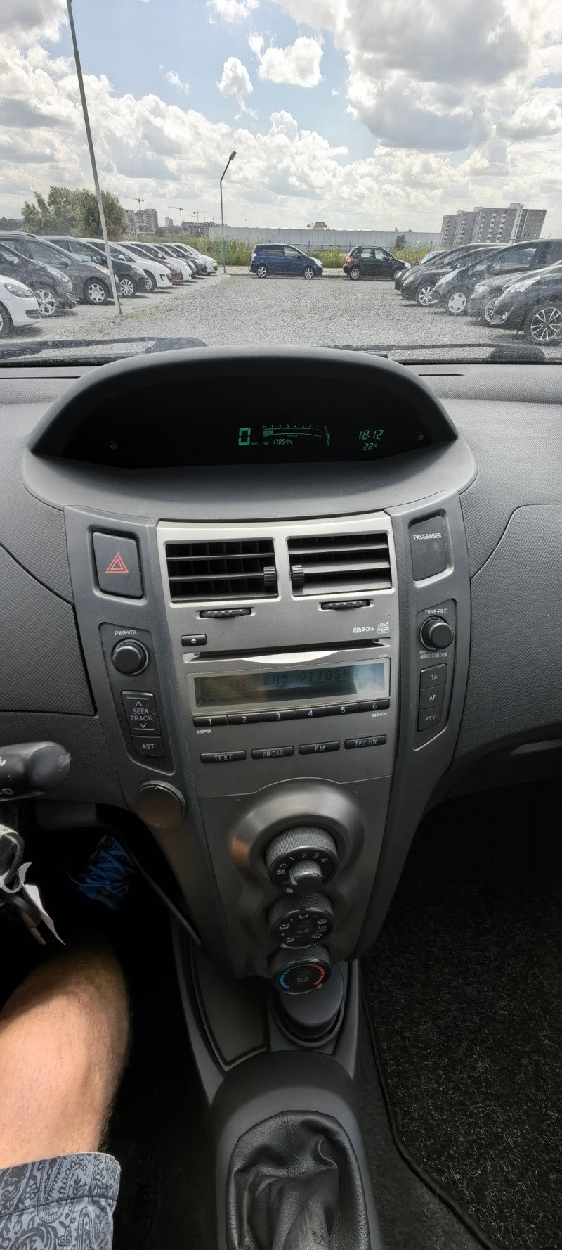 Toyota Yaris 1.3 i face 6 skorosti, снимка 15 - Автомобили и джипове - 45978775
