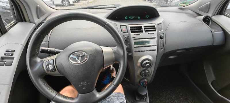 Toyota Yaris 1.3 i face 6 skorosti, снимка 14 - Автомобили и джипове - 45978775