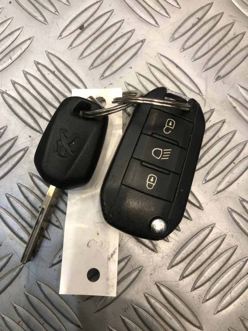 Peugeot 2008 113400km, панорама, 1.2-автомат, нов внос, снимка 12 - Автомобили и джипове - 52068485