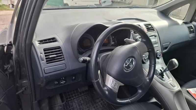 Toyota Auris, снимка 3 - Автомобили и джипове - 52133472
