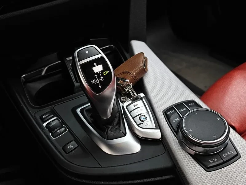 BMW 320 i, снимка 9 - Автомобили и джипове - 54592494