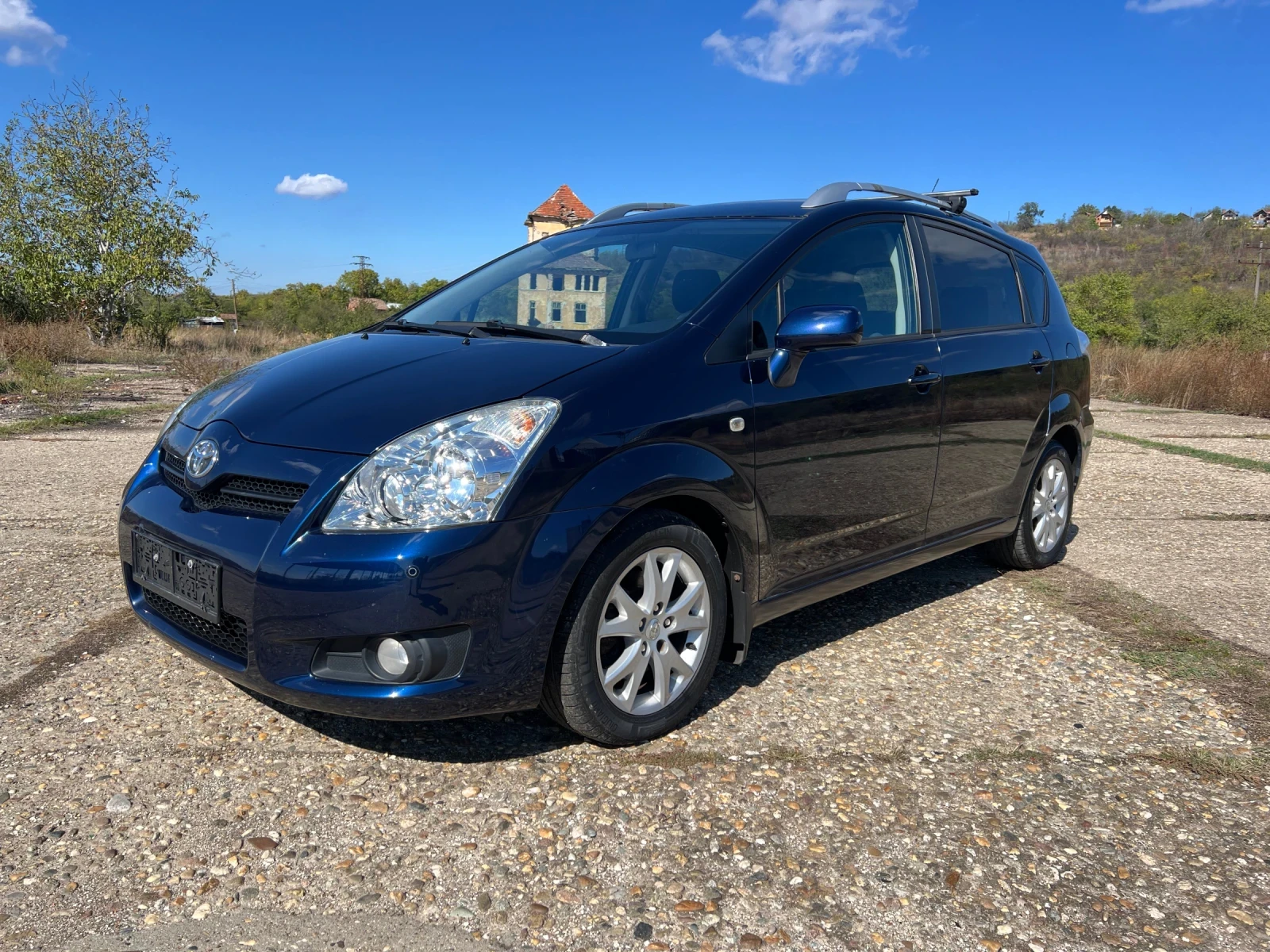 Toyota Corolla verso 2.2 D4D 6+ 1 - изображение 2