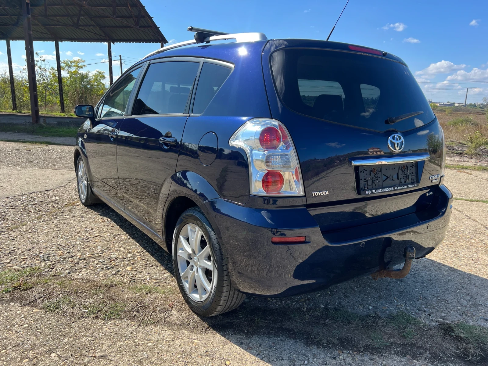 Toyota Corolla verso 2.2 D4D 6+ 1 - изображение 4