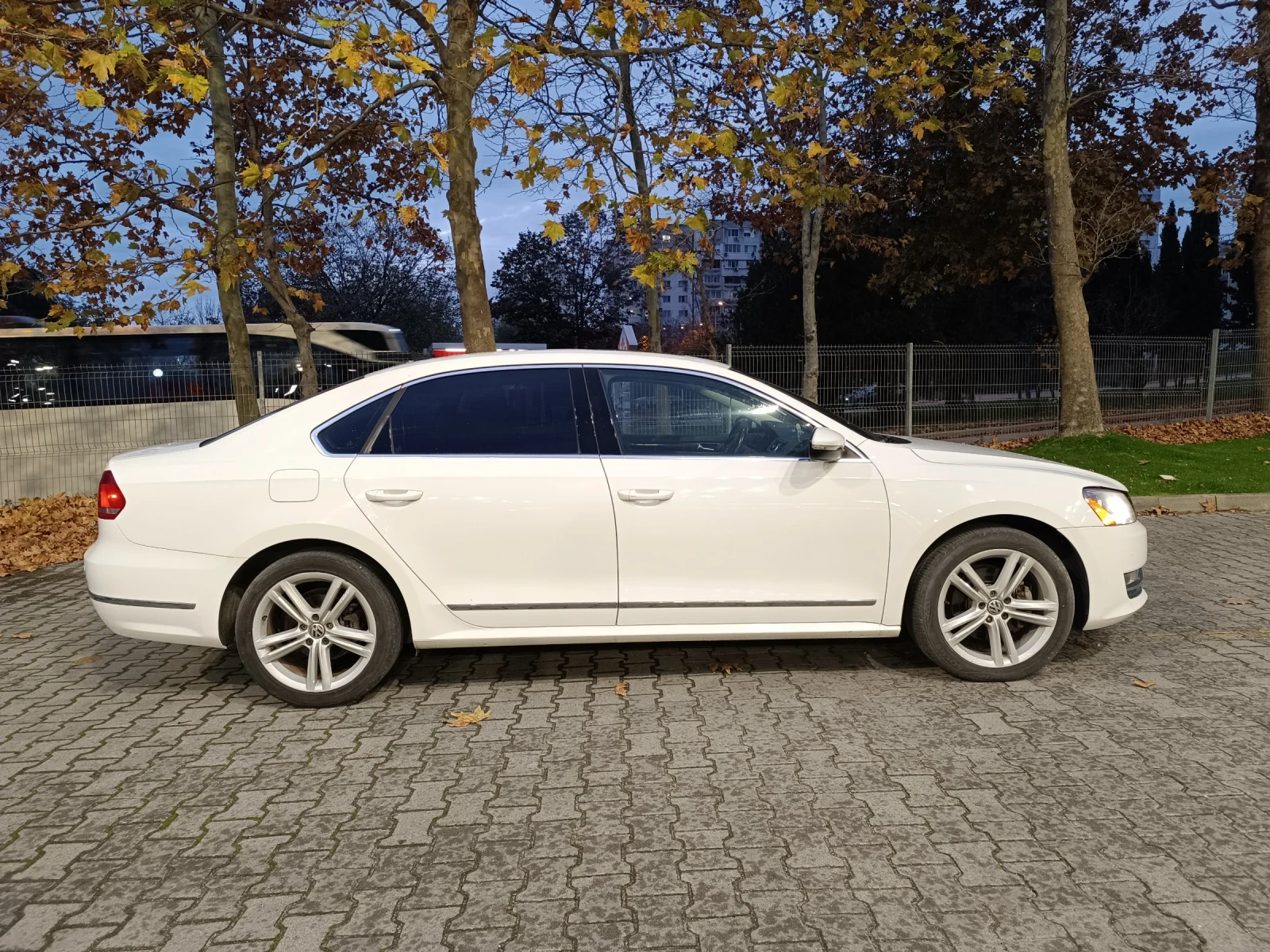 VW Passat 2.0 AVTOMAT NAVI | Mobile.bg   4