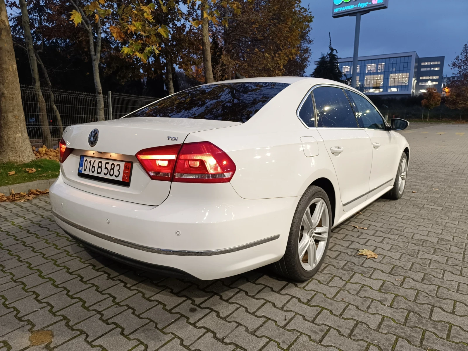 VW Passat 2.0 AVTOMAT NAVI | Mobile.bg   5