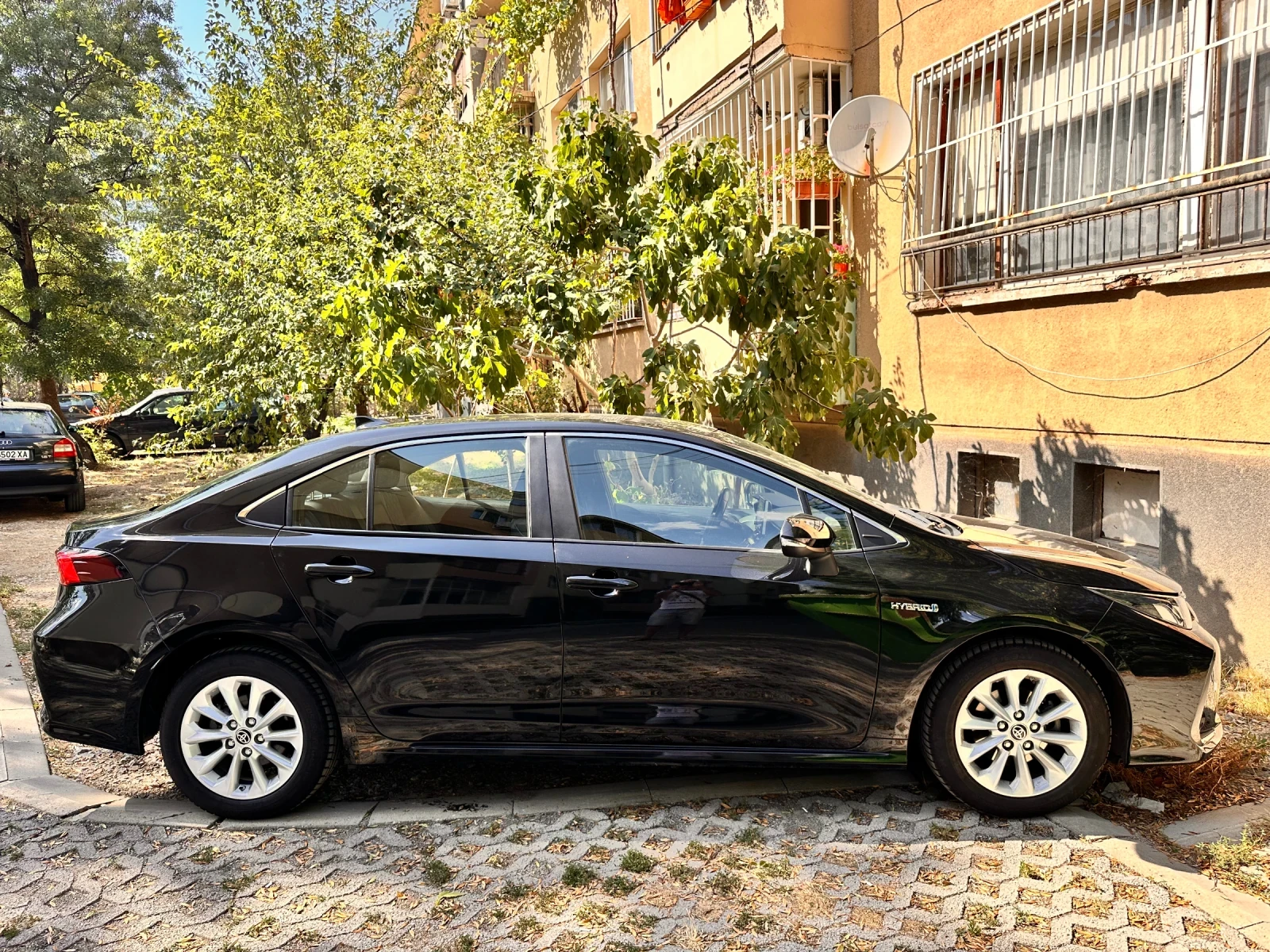 Toyota Corolla Hybrid  - изображение 2