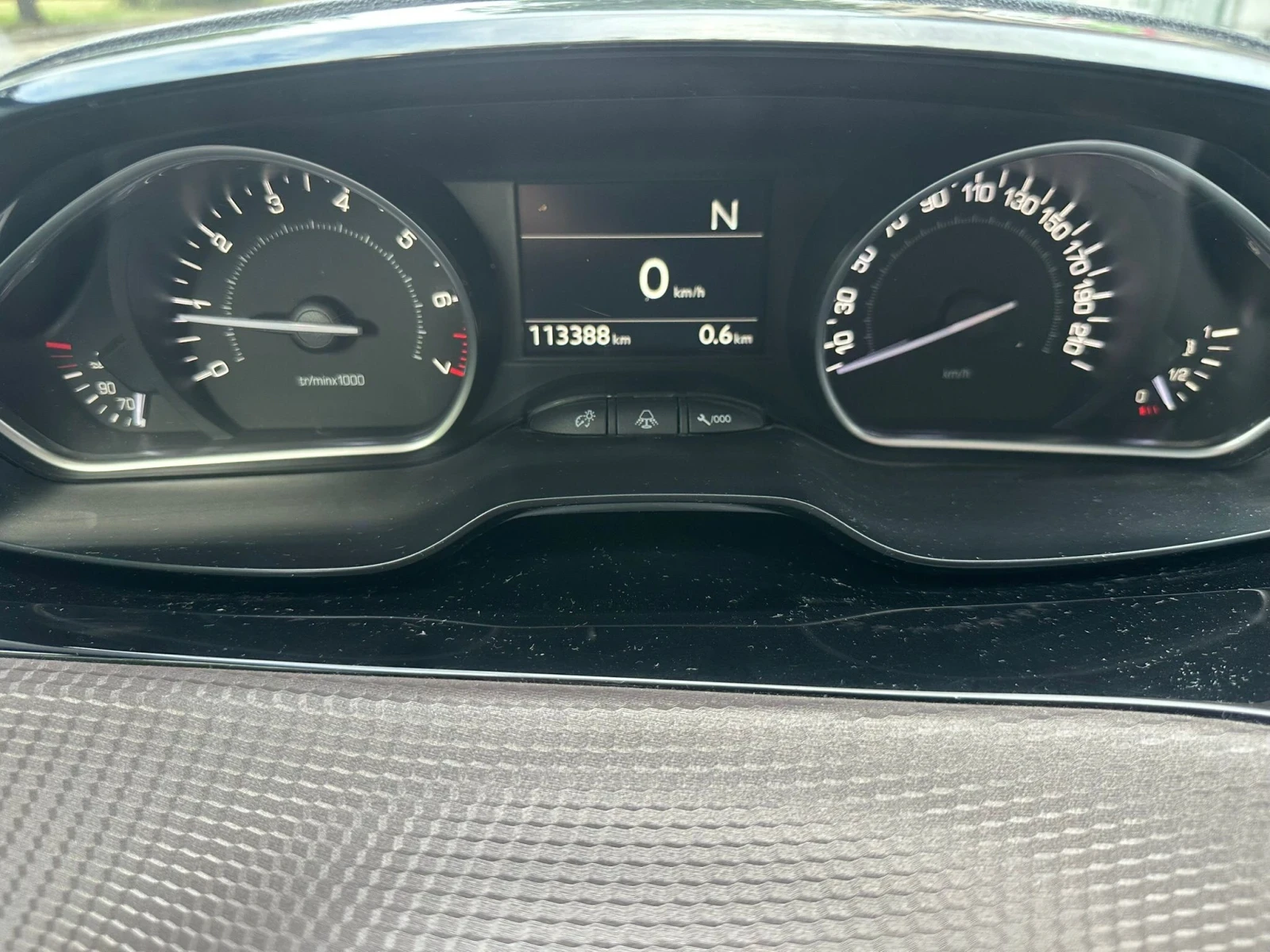 Peugeot 2008 113400km, панорама, 1.2-автомат, нов внос - изображение 6