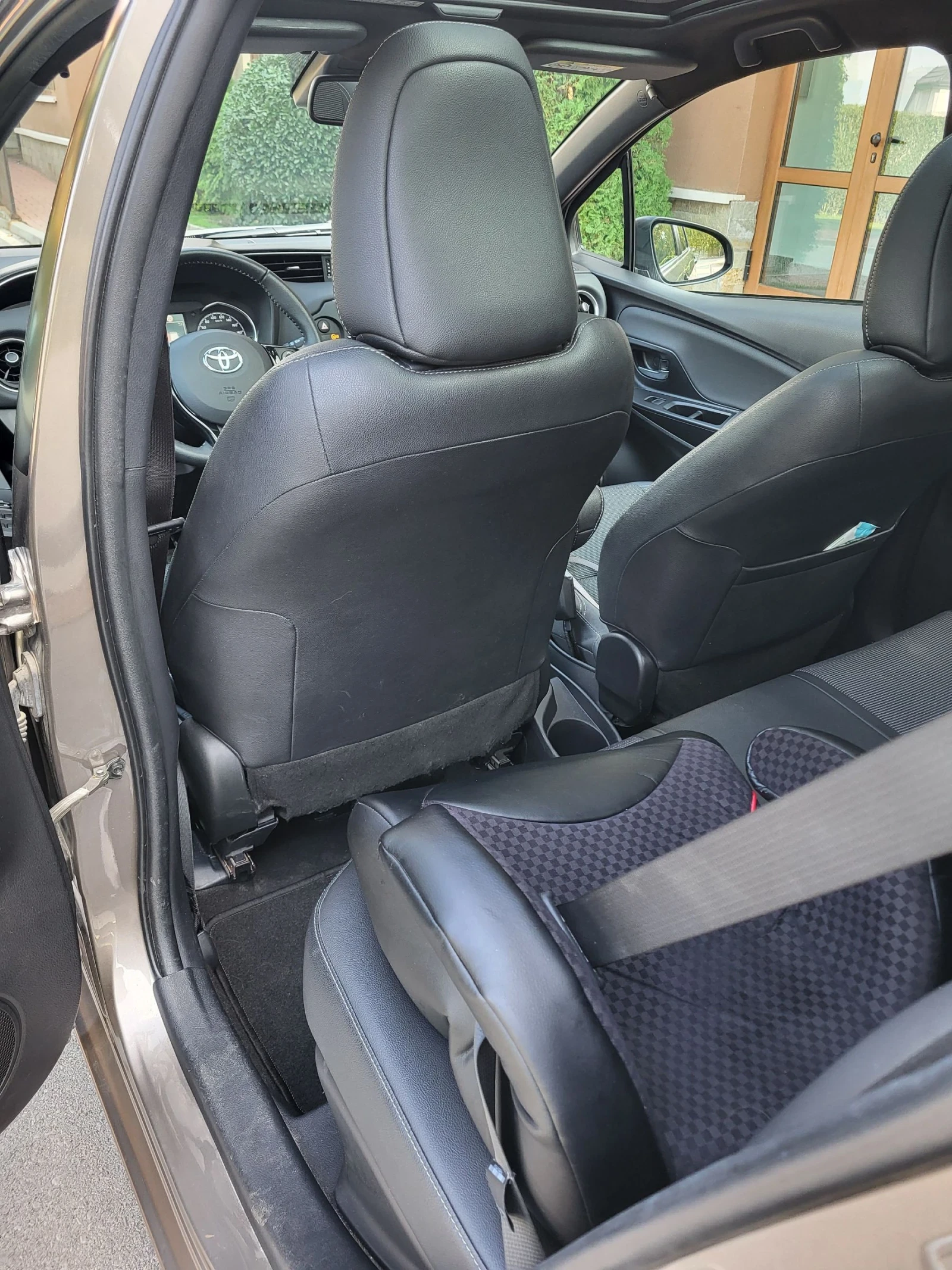 Toyota Yaris 1.5 Hybrid Sol - изображение 10