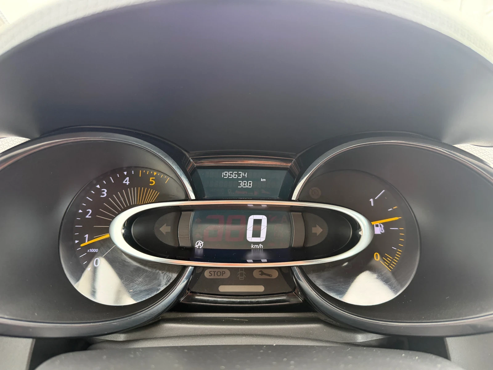 Renault Clio, снимка 11 - Автомобили и джипове - 54179847