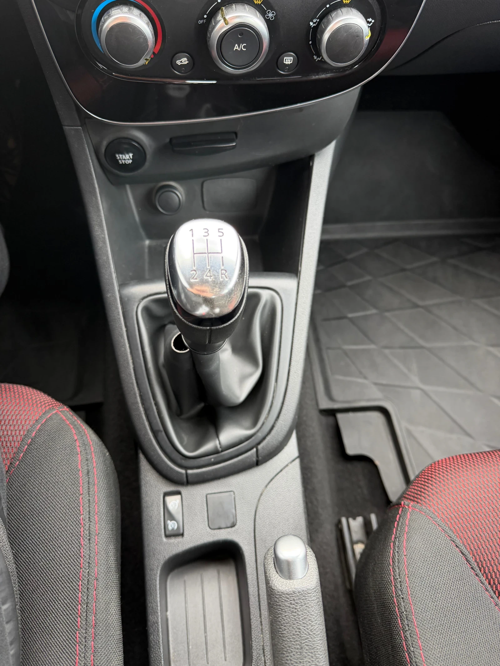 Renault Clio, снимка 12 - Автомобили и джипове - 54179847