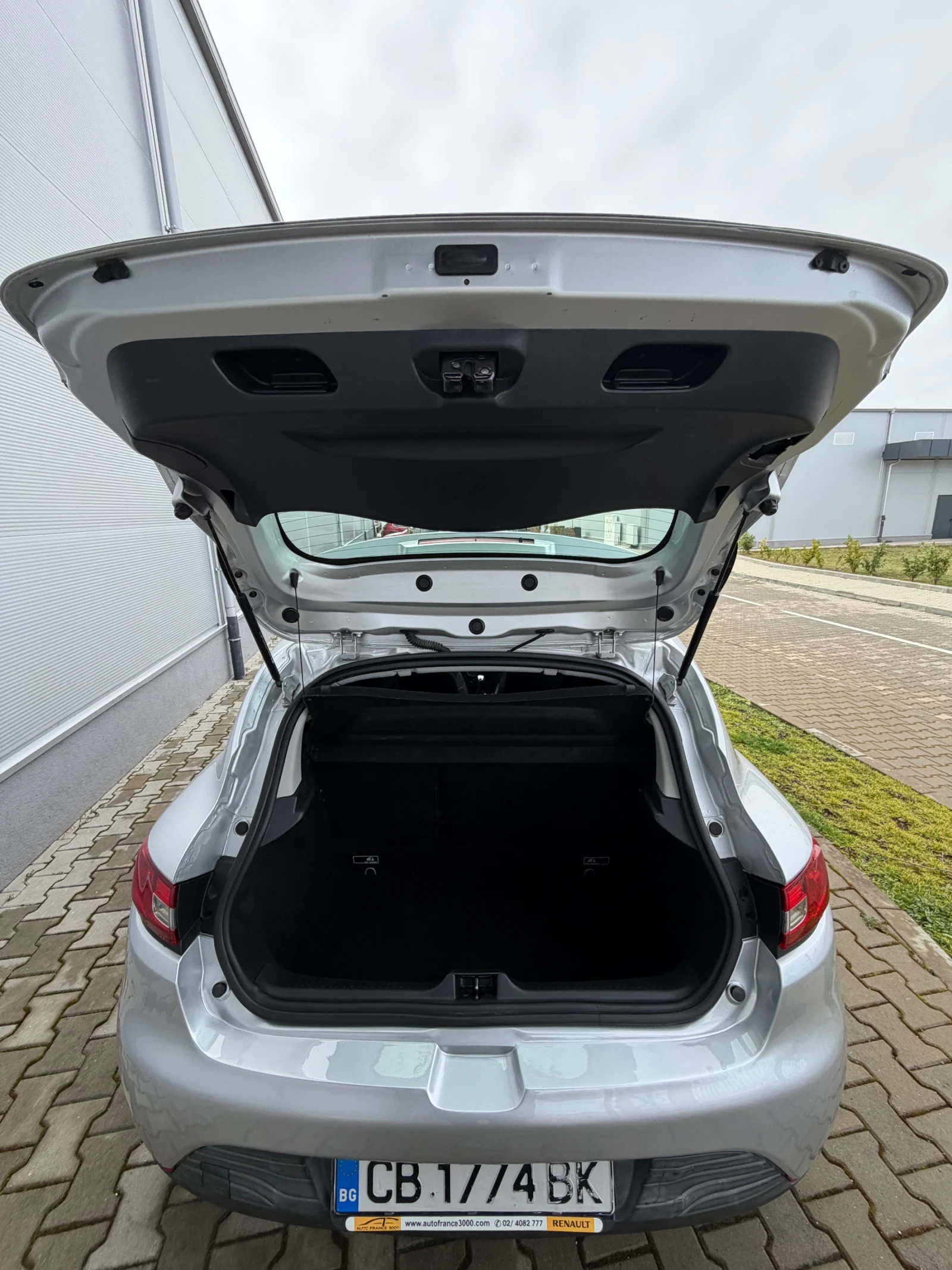 Renault Clio, снимка 6 - Автомобили и джипове - 54179847