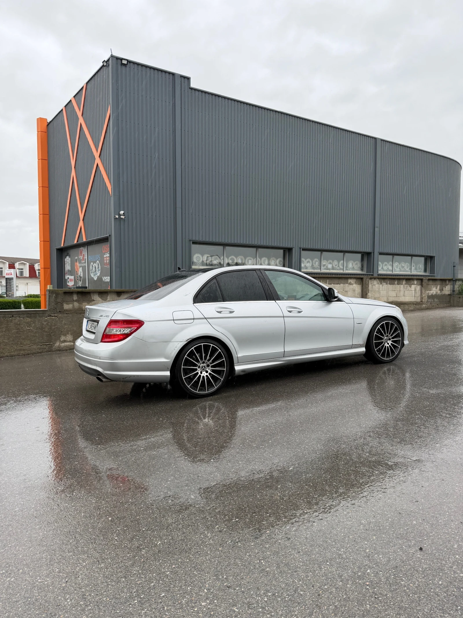 Mercedes-Benz C 320 AMG* Keyless* PANO* Memory* F1, снимка 9 - Автомобили и джипове - 54372057