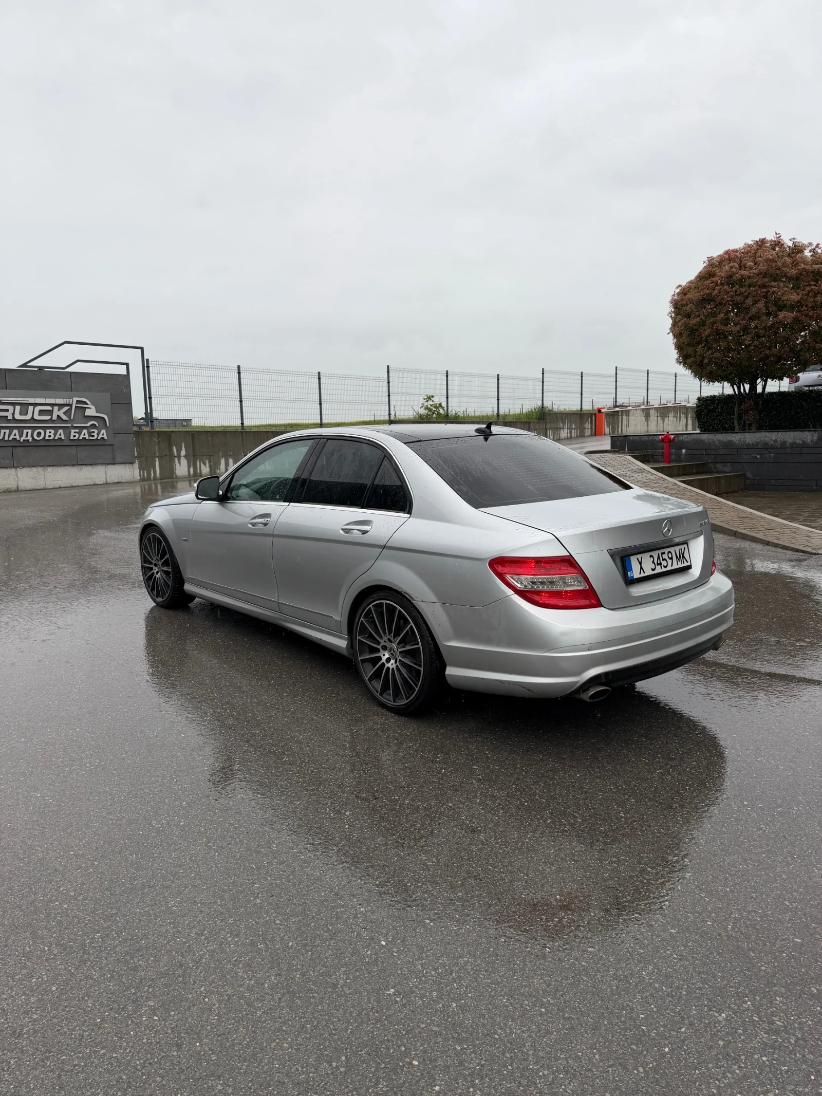 Mercedes-Benz C 320 AMG* Keyless* PANO* Memory* F1, снимка 5 - Автомобили и джипове - 54372057