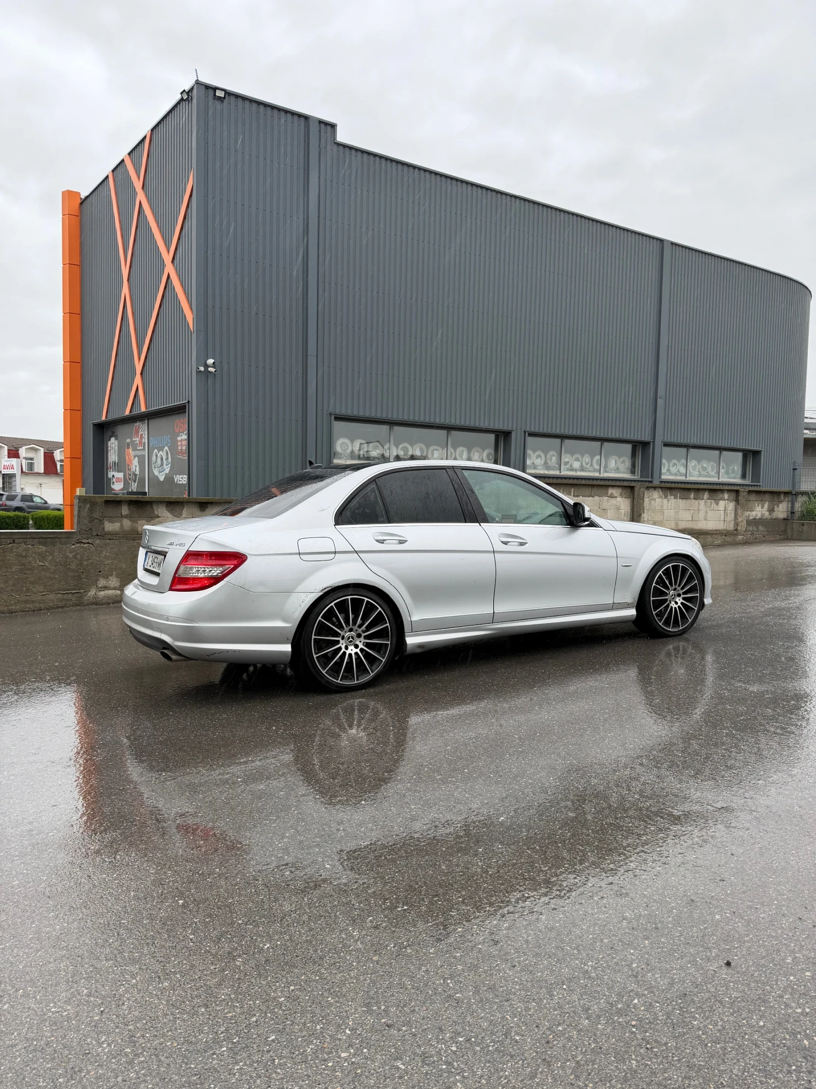 Mercedes-Benz C 320 AMG* Keyless* PANO* Memory* F1, снимка 8 - Автомобили и джипове - 54372057