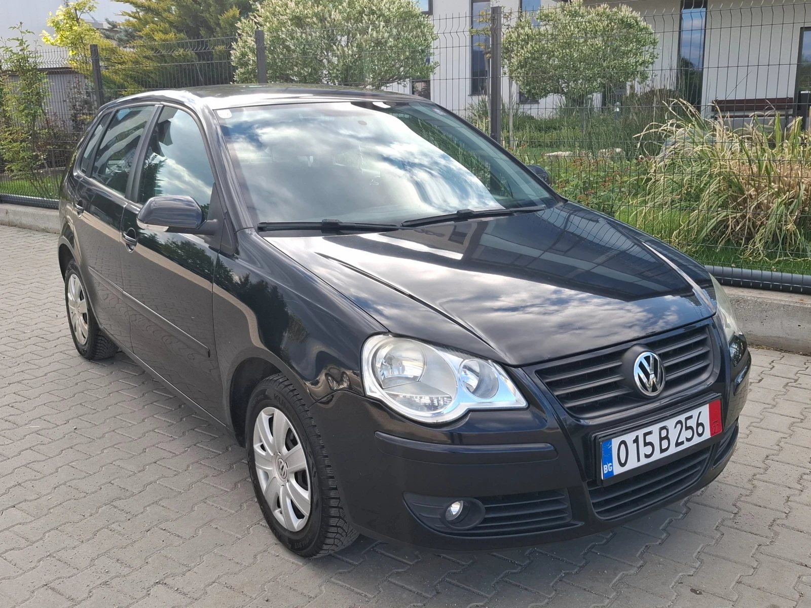 VW Polo 1.2i* (70кс)* * FACELIFT* * НОВ ВНOC* * , снимка 3 - Автомобили и джипове - 54401125