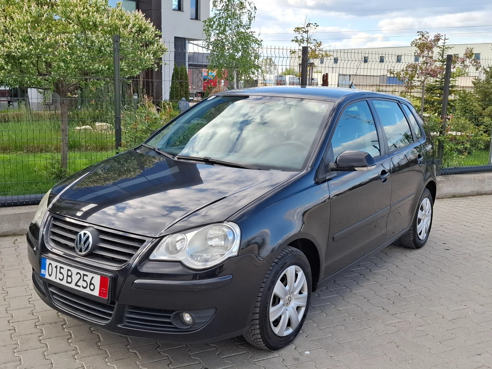 VW Polo 1.2i* (70кс)* * FACELIFT* * НОВ ВНOC* * , снимка 9 - Автомобили и джипове - 54401125