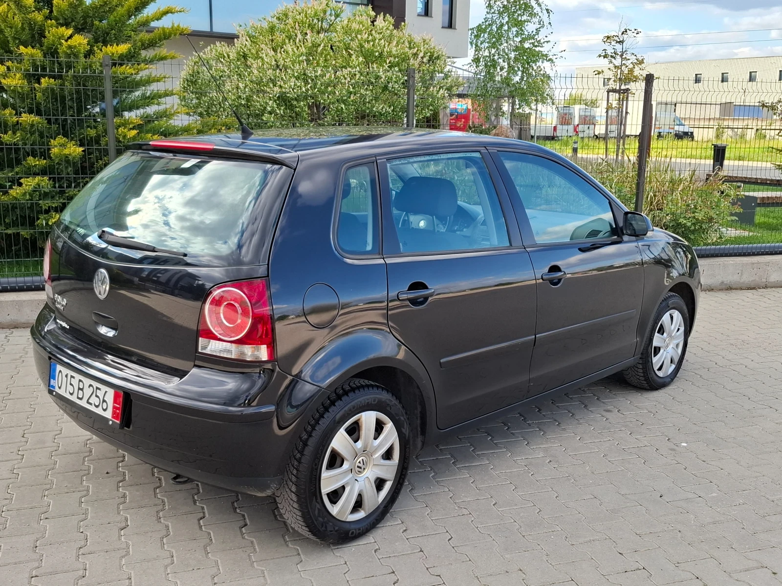 VW Polo 1.2i* (70кс)* * FACELIFT* * НОВ ВНOC* * , снимка 5 - Автомобили и джипове - 54401125