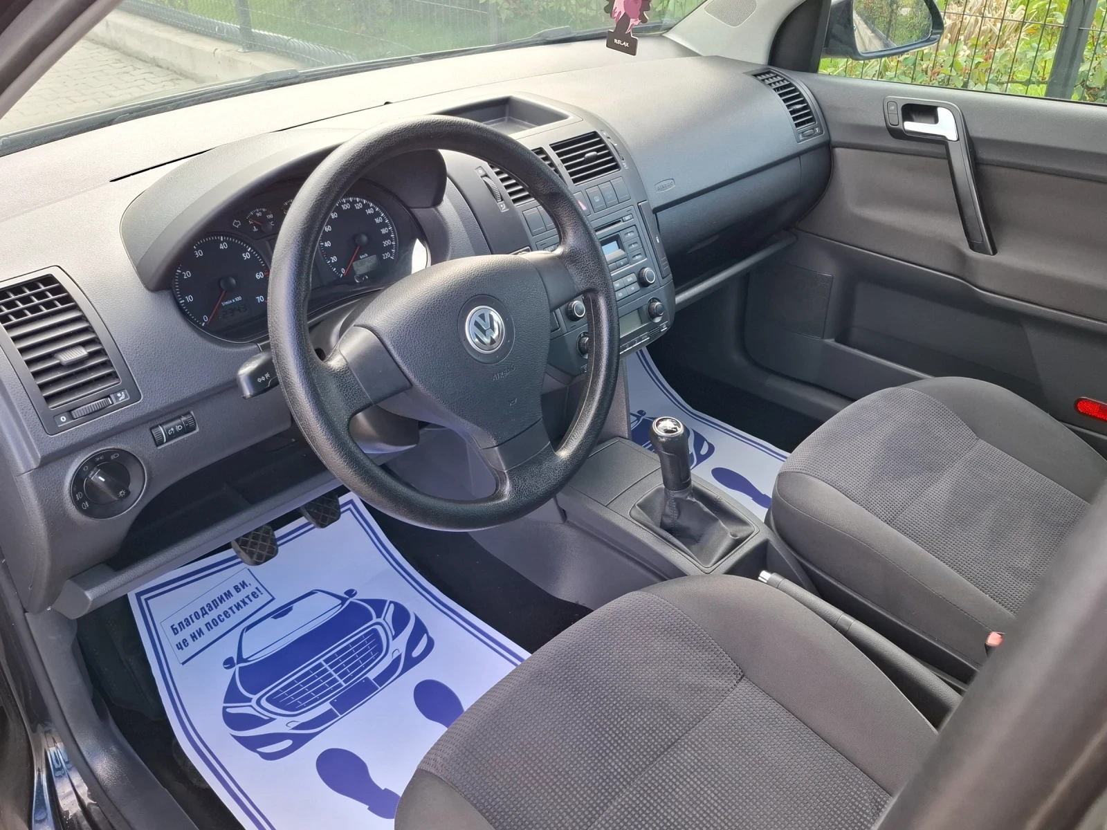 VW Polo 1.2i* (70кс)* * FACELIFT* * НОВ ВНOC* * , снимка 16 - Автомобили и джипове - 54401125