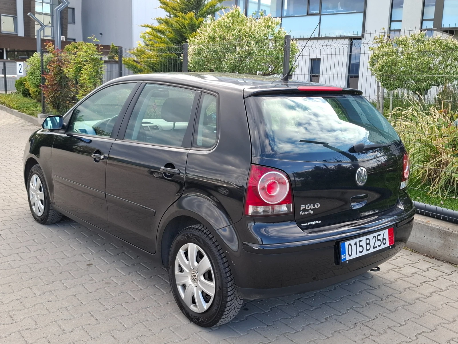 VW Polo 1.2i* (70кс)* * FACELIFT* * НОВ ВНOC* * , снимка 15 - Автомобили и джипове - 54401125