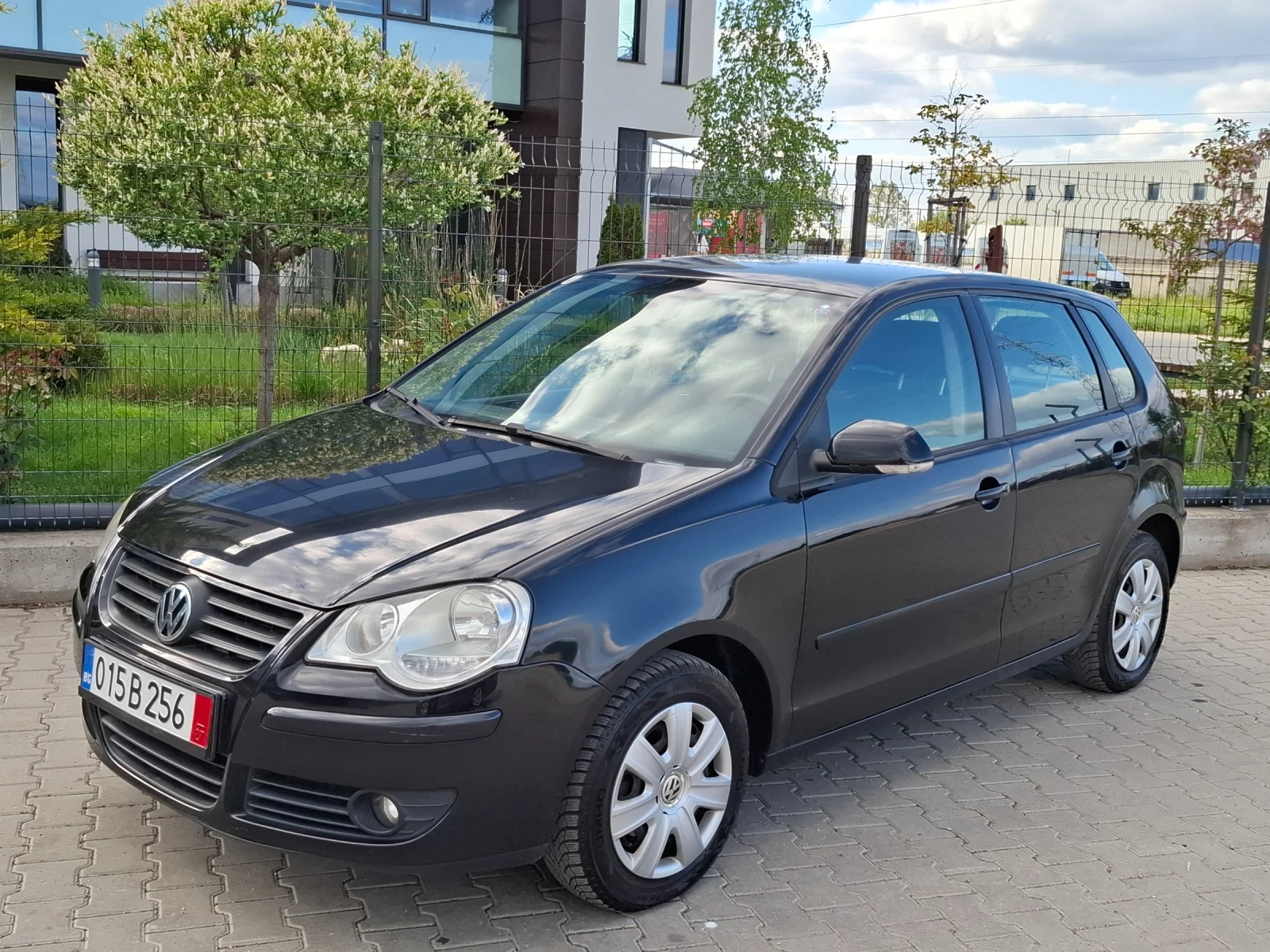 VW Polo 1.2i* (70кс)* * FACELIFT* * НОВ ВНOC* * , снимка 10 - Автомобили и джипове - 54401125