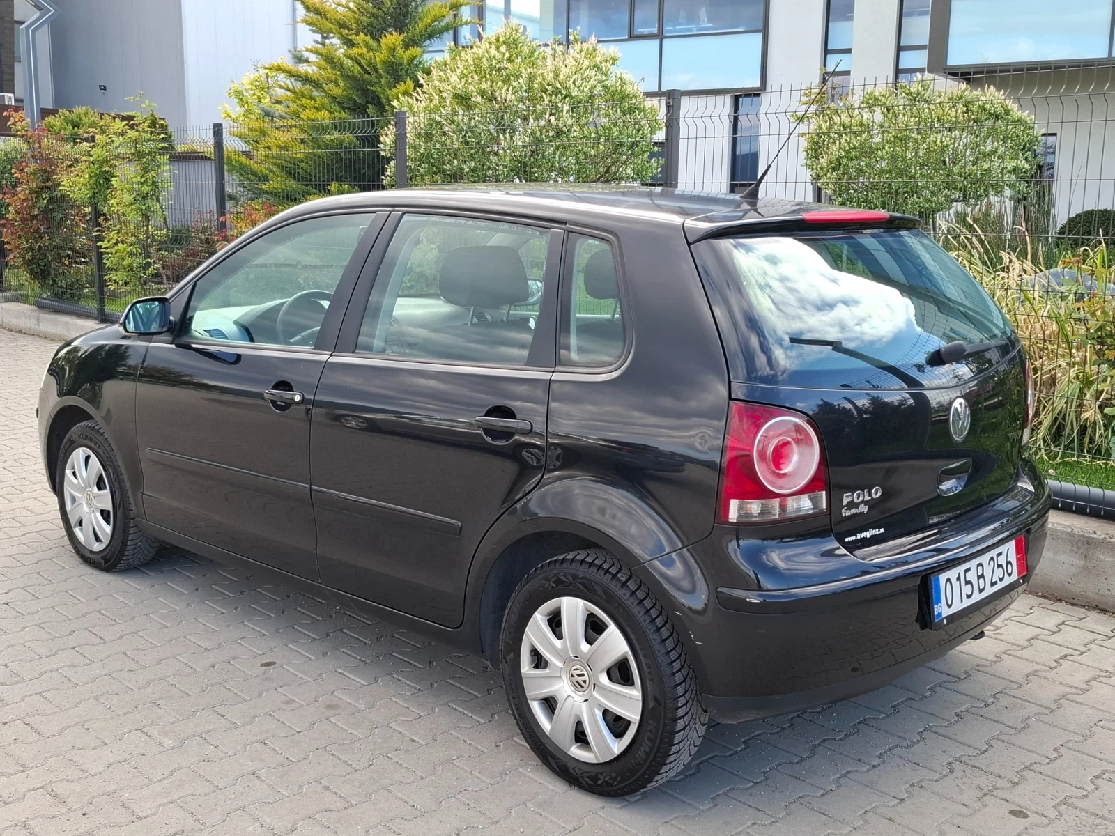 VW Polo 1.2i* (70кс)* * FACELIFT* * НОВ ВНOC* * , снимка 13 - Автомобили и джипове - 54401125