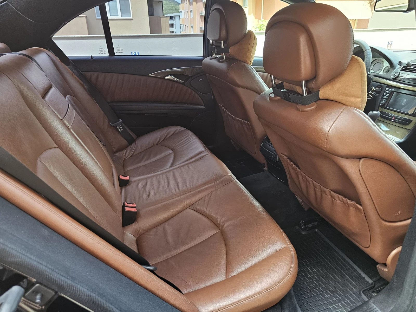 Mercedes-Benz E 220, снимка 14 - Автомобили и джипове - 54492712