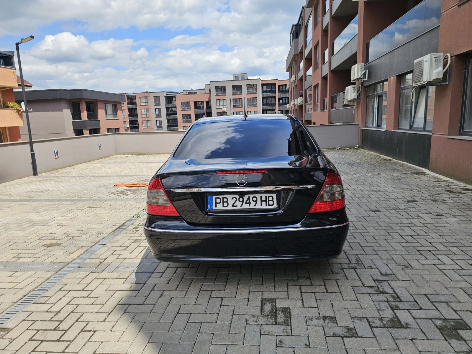 Mercedes-Benz E 220, снимка 8 - Автомобили и джипове - 54492712
