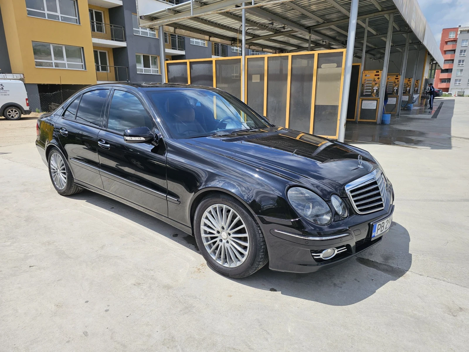 Mercedes-Benz E 220, снимка 2 - Автомобили и джипове - 54492712