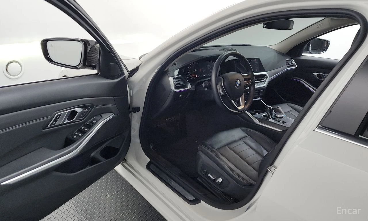BMW 320 i Luxury* M-Pack* ХЕДЪП* КАМЕРА* ШИБИДАХ* ПОДГРЕВ*, снимка 6 - Автомобили и джипове - 54713866