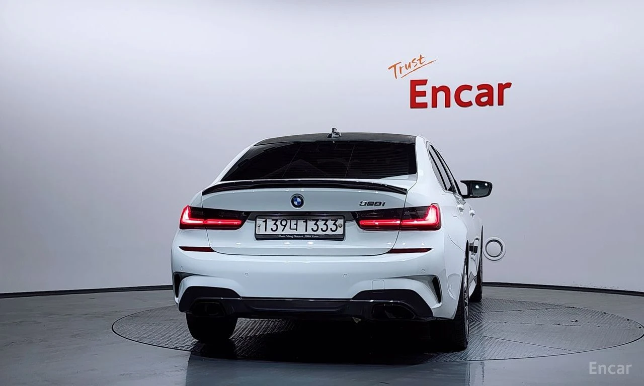 BMW 320 i Luxury* M-Pack* ХЕДЪП* КАМЕРА* ШИБИДАХ* ПОДГРЕВ*, снимка 4 - Автомобили и джипове - 54713866