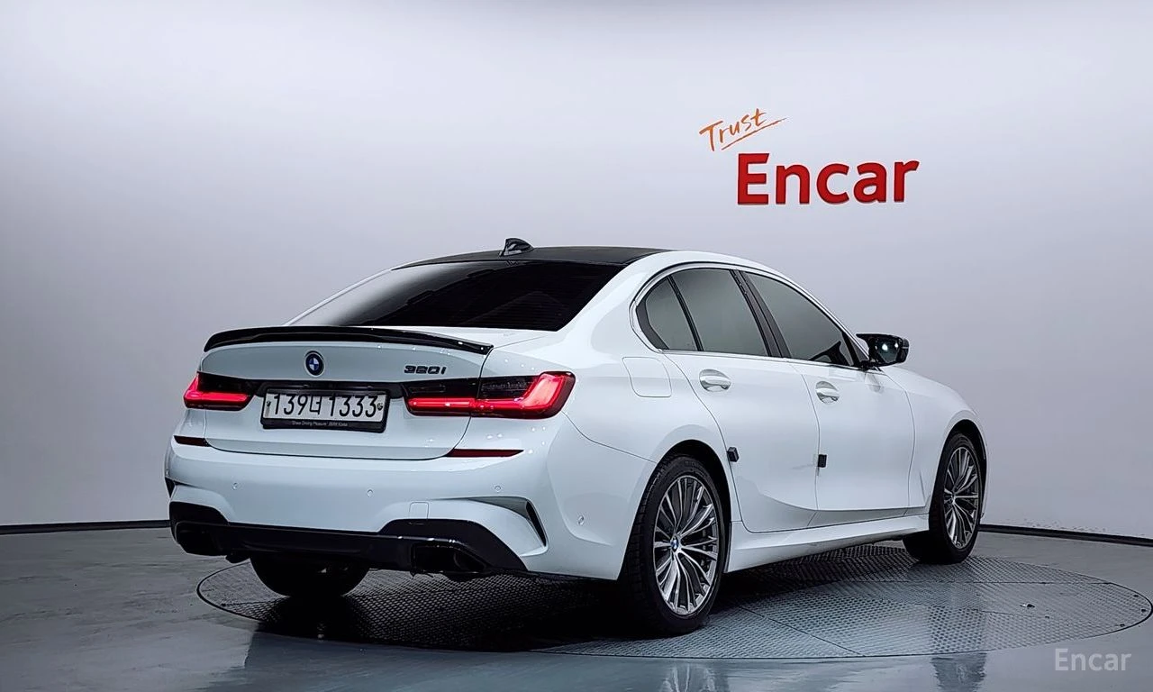 BMW 320 i Luxury* M-Pack* ХЕДЪП* КАМЕРА* ШИБИДАХ* ПОДГРЕВ*, снимка 3 - Автомобили и джипове - 54713866