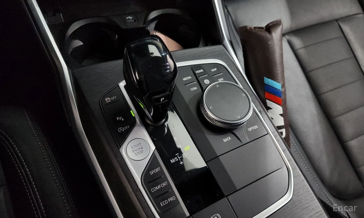 BMW 320 i Luxury* M-Pack* ХЕДЪП* КАМЕРА* ШИБИДАХ* ПОДГРЕВ*, снимка 14 - Автомобили и джипове - 54713866
