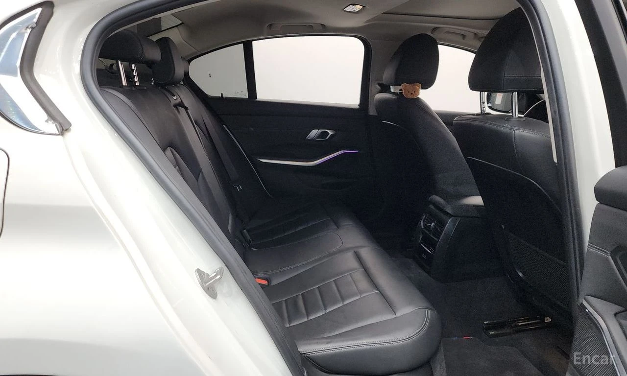 BMW 320 i Luxury* M-Pack* ХЕДЪП* КАМЕРА* ШИБИДАХ* ПОДГРЕВ*, снимка 16 - Автомобили и джипове - 54713866