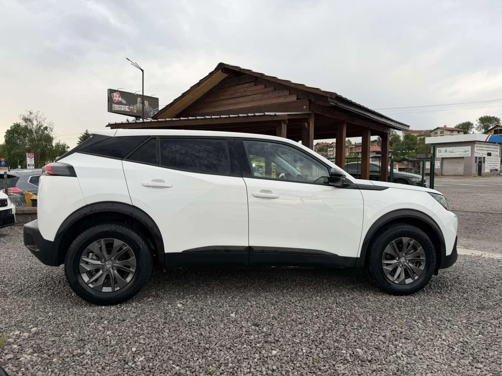 Peugeot 2008 1.2 Turbo EAT8, снимка 3 - Автомобили и джипове - 55068354