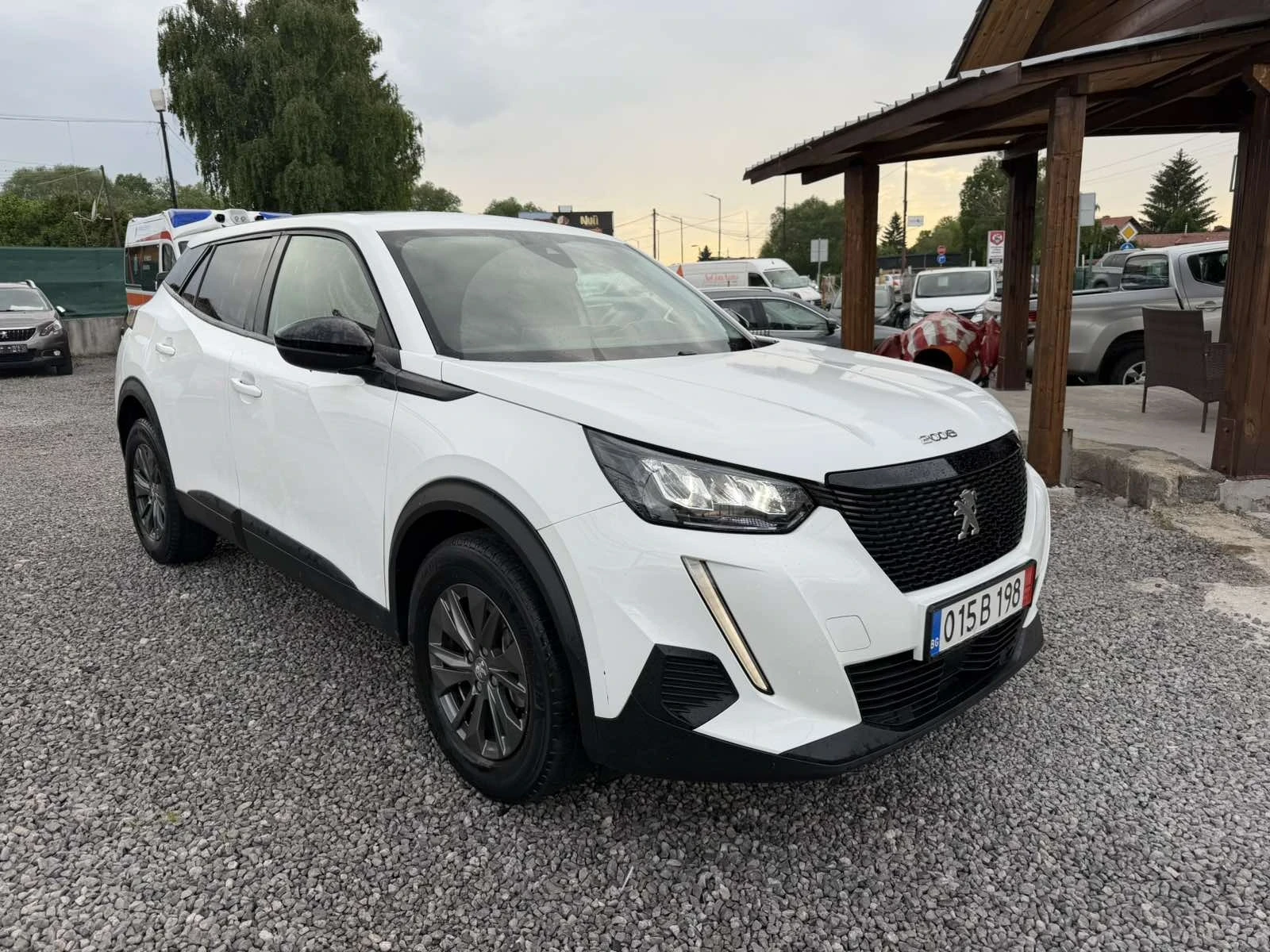Peugeot 2008 1.2 Turbo EAT8, снимка 4 - Автомобили и джипове - 55068354