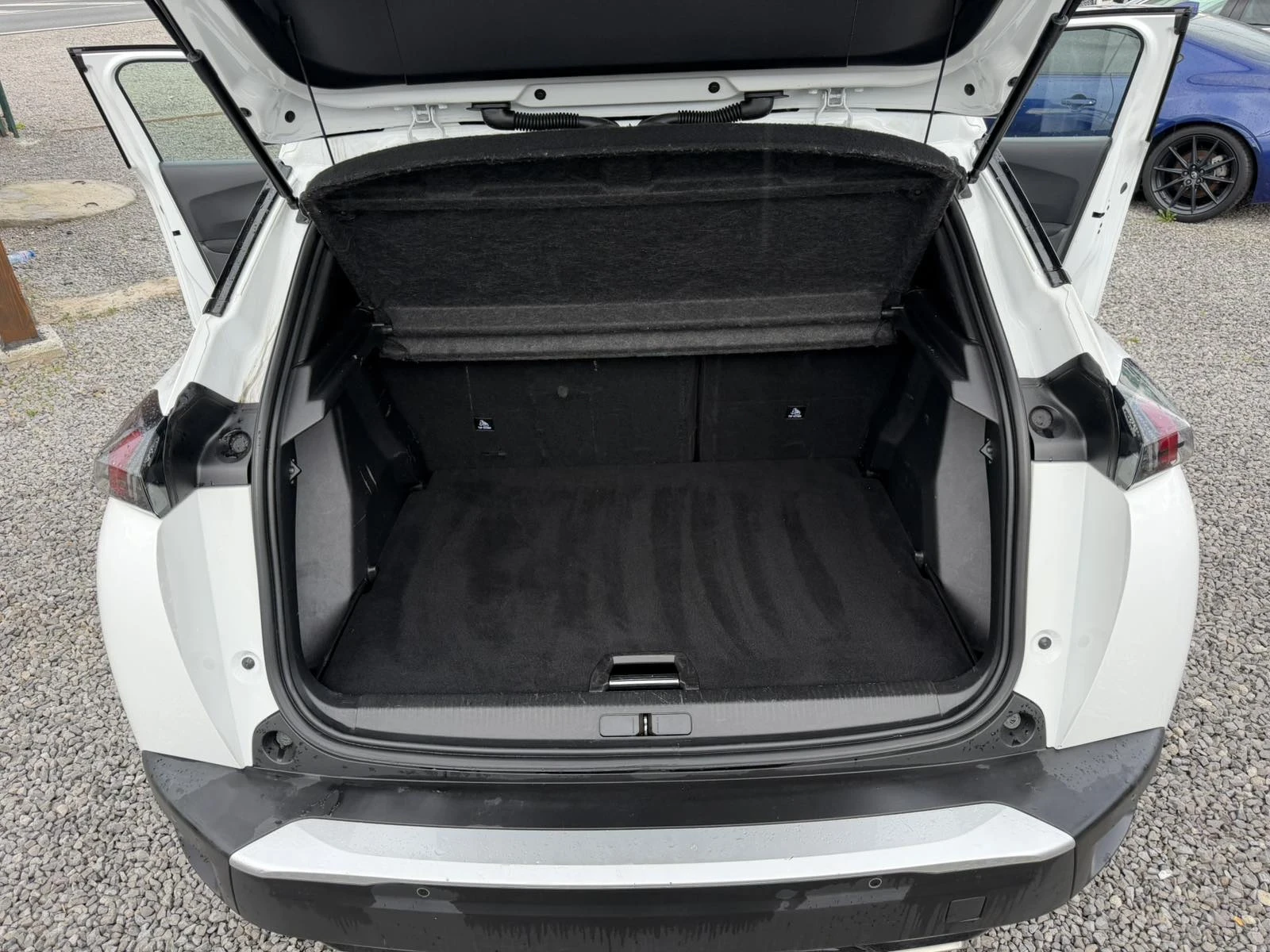 Peugeot 2008 1.2 Turbo EAT8, снимка 10 - Автомобили и джипове - 55068354