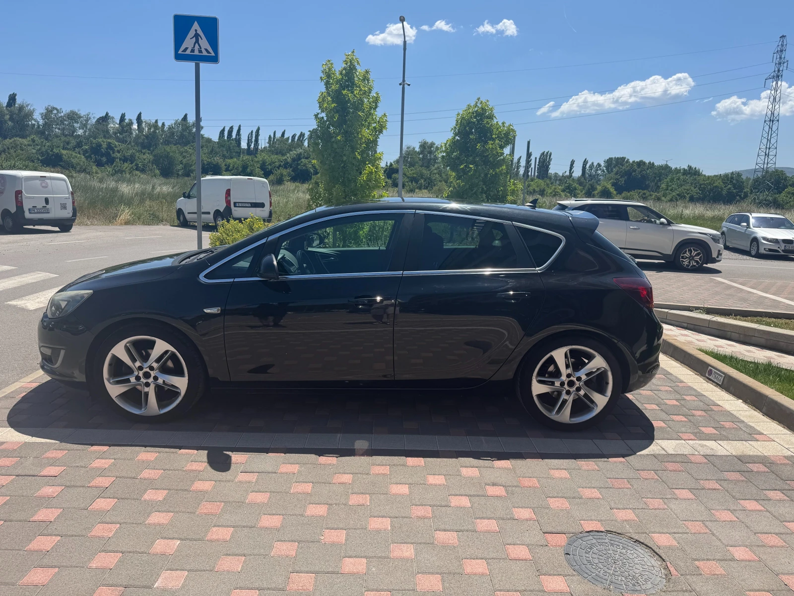 Opel Astra 1.7 CDTI / ЛЕТИ ДЖ 19" / УНИКАЛНО СЪСТ., снимка 3 - Автомобили и джипове - 55091657