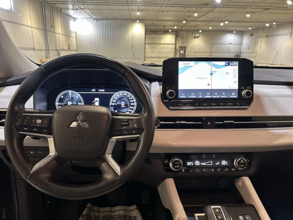 Mitsubishi Outlander GT AWD | Panoramic Roof | 360 Camera | Leather Sea - изображение 10