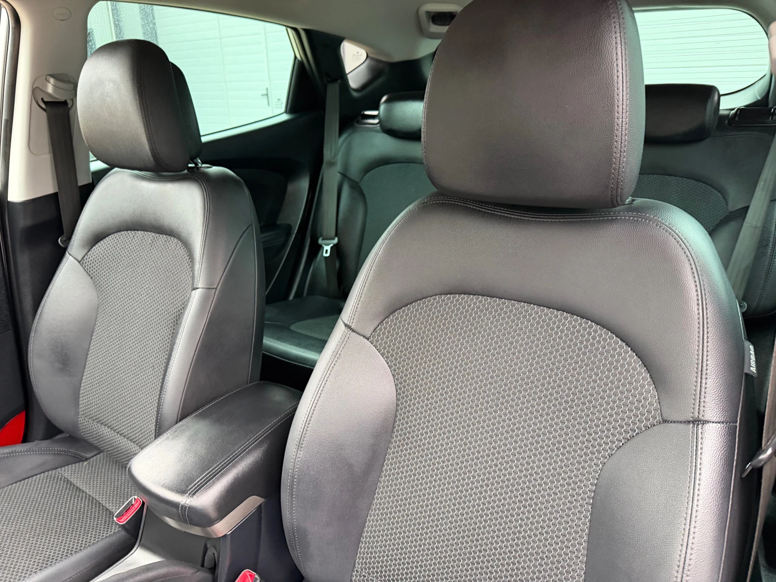 Hyundai IX35 1.7CRDI* TOP* 6SPEED* EVRO5, снимка 17 - Автомобили и джипове - 54070251