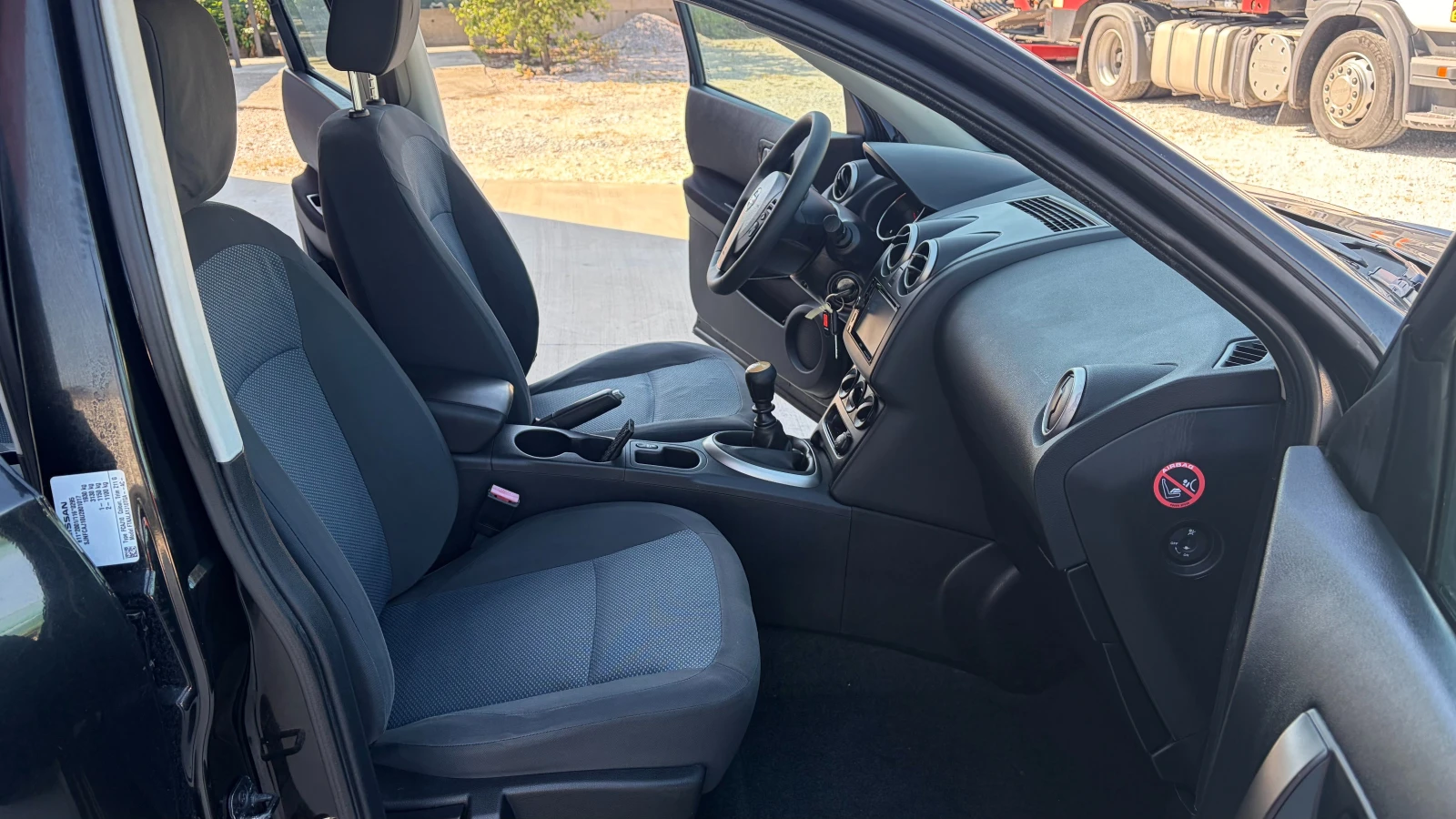Nissan Qashqai 1.5 dCi, снимка 12 - Автомобили и джипове - 54819683