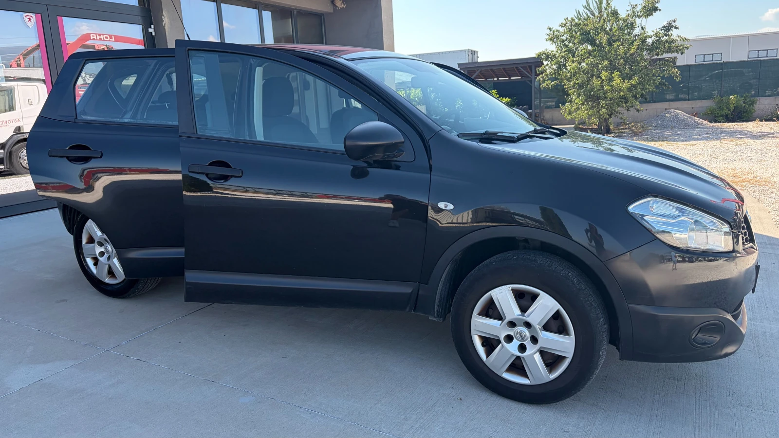 Nissan Qashqai 1.5 dCi, снимка 3 - Автомобили и джипове - 54819683
