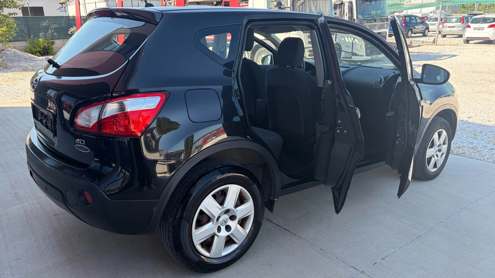 Nissan Qashqai 1.5 dCi, снимка 4 - Автомобили и джипове - 54819683