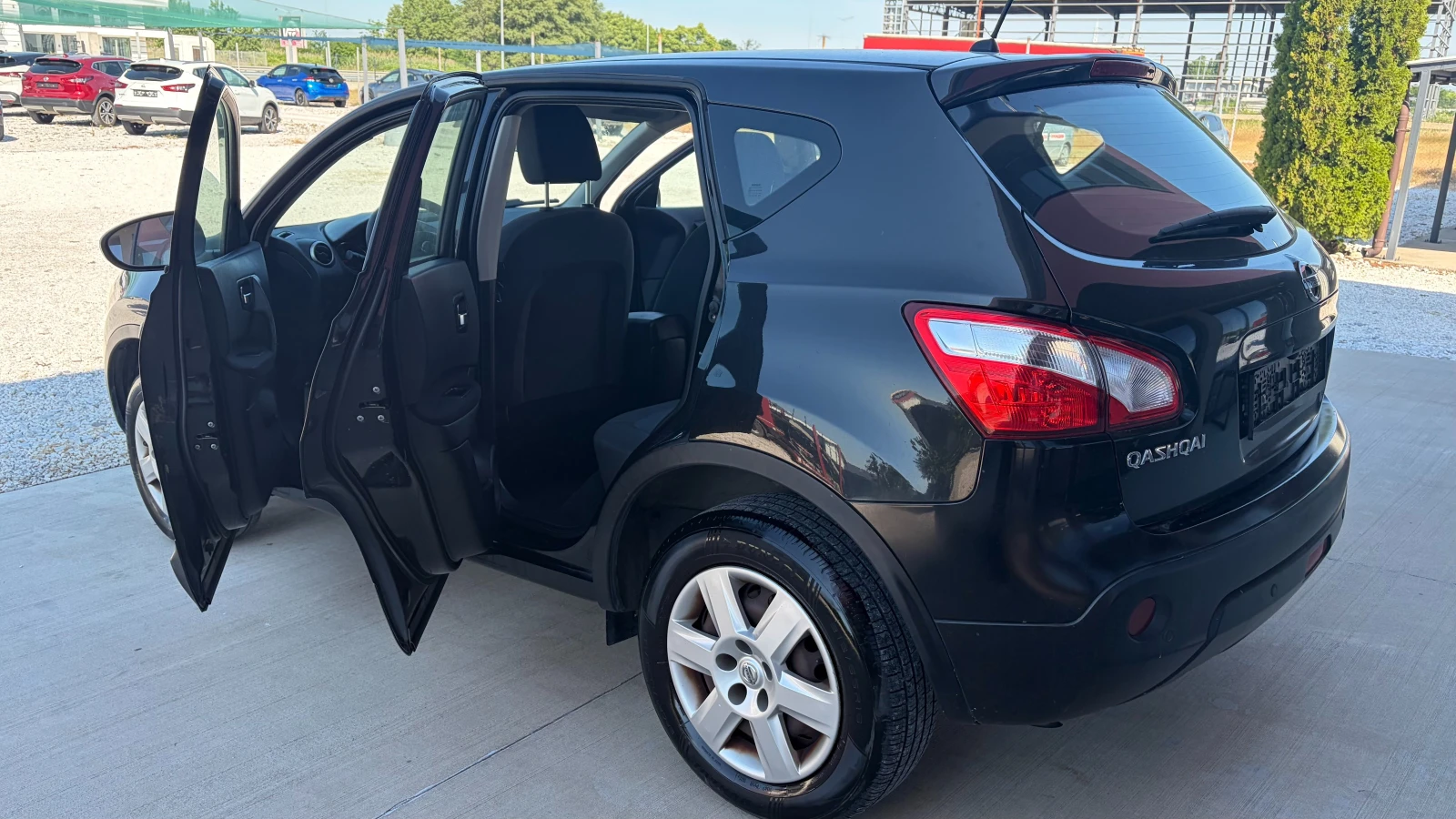 Nissan Qashqai 1.5 dCi, снимка 6 - Автомобили и джипове - 54819683
