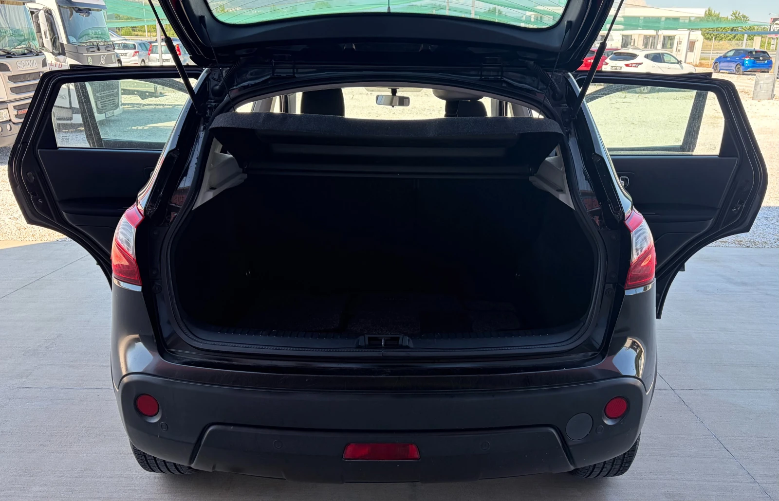 Nissan Qashqai 1.5 dCi, снимка 10 - Автомобили и джипове - 54819683