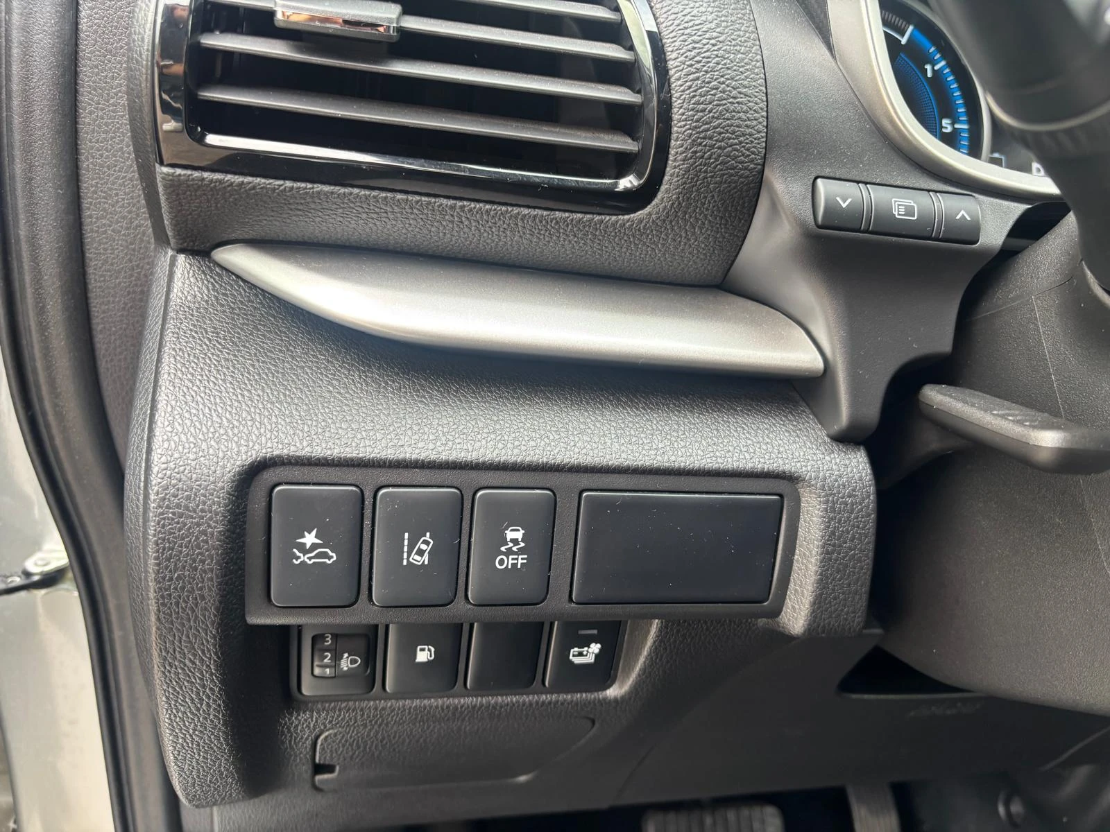 Mitsubishi Eclipse Cross INTENSE PHEV, снимка 11 - Автомобили и джипове - 55294358