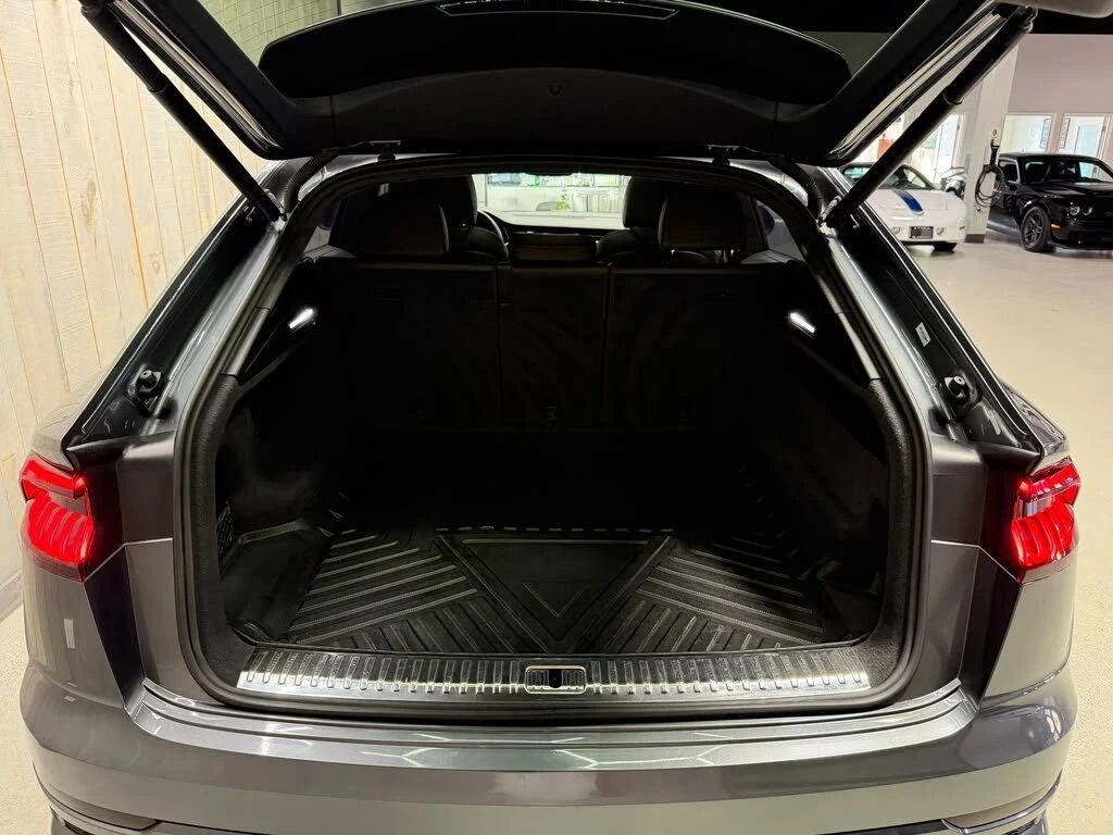 Audi Q8, снимка 8 - Автомобили и джипове - 56687177