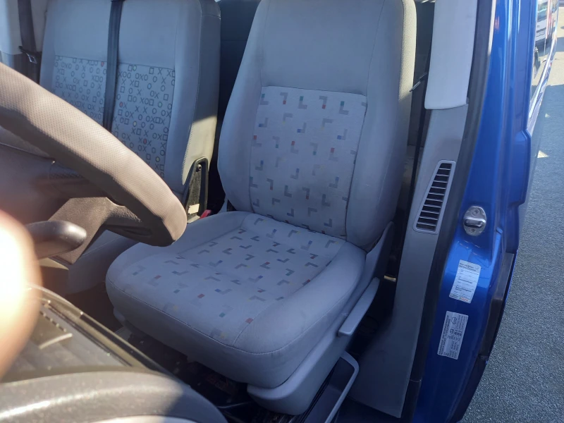 VW T5 2.5 TDI 131KC. KLIMA  6 - СКОРОСТИ  9 - МЕСТА , снимка 11 - Бусове и автобуси - 48104688